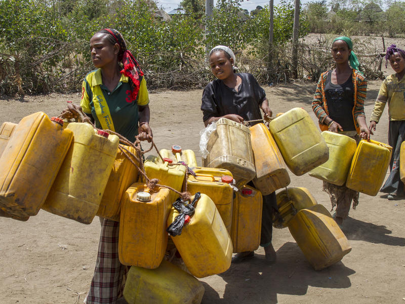 Women with jerry cans Women carry jerry cans