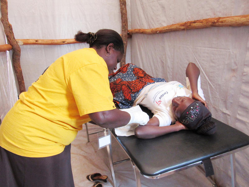 Woman getting contraceptive implant Burundian woman receives her first contraceptive implant at Nyarugusu.