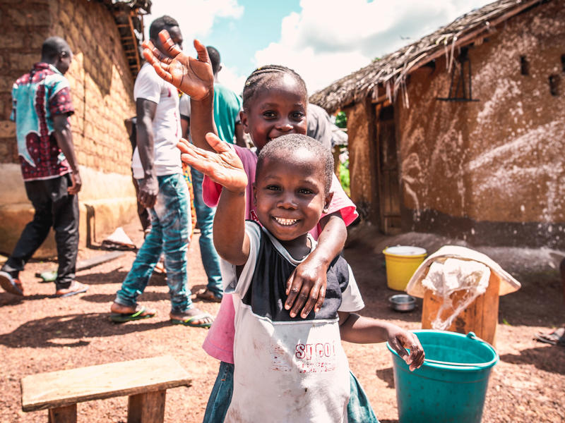 Ivorian children wash their hands 
