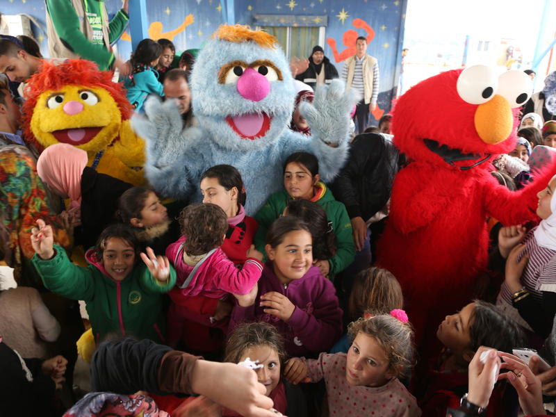 Syrian children in Jordan's Zaatari refugee camp enjoy a visit from the Muppets Syrian children in Jordan's Zaatari refugee camp enjoy a visit from the Muppets