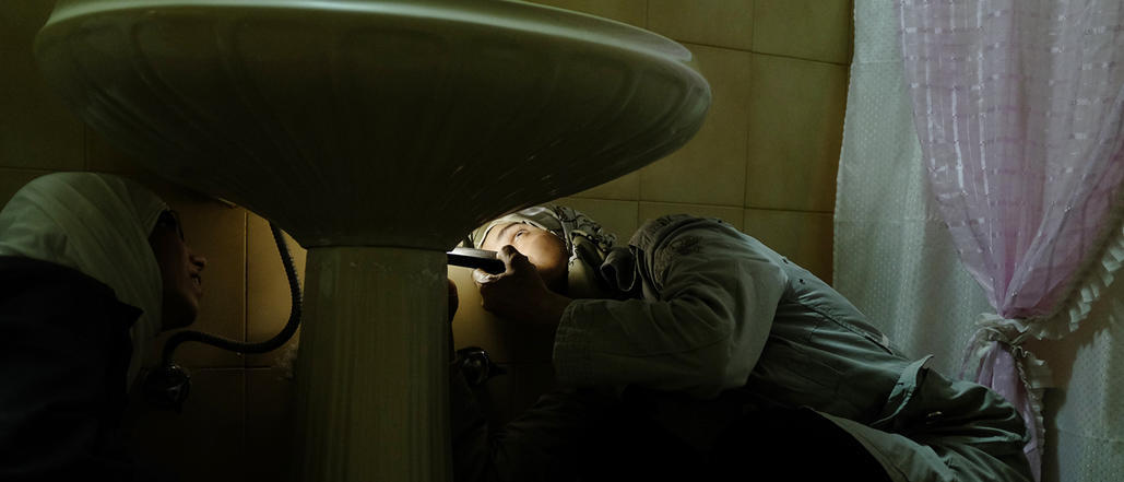 Syrian woman plumbing in Jordan 